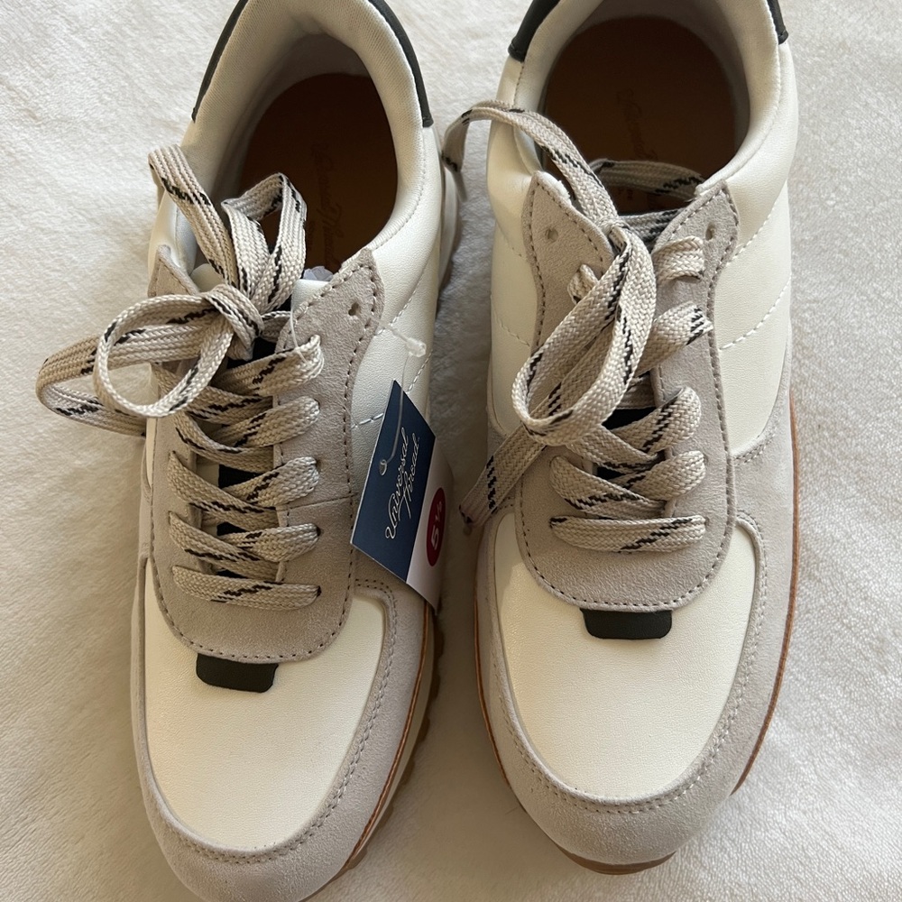 Universal Thread White and Gray Sneakers with Chunky Soles